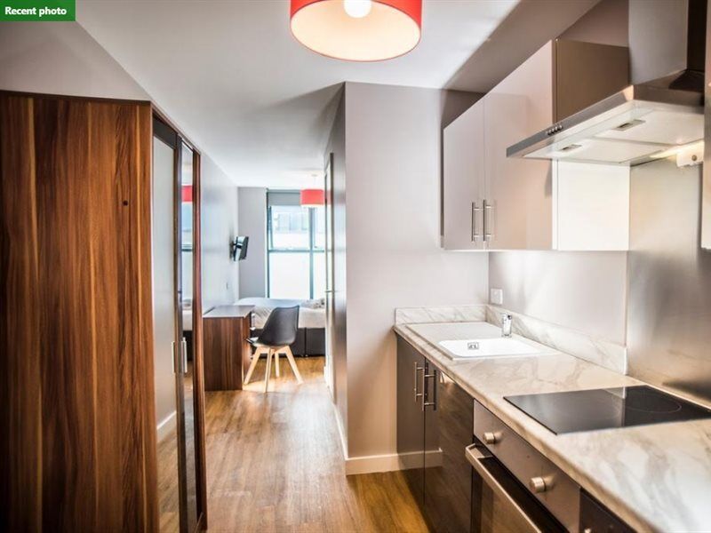 Oyo Vincent Apartments Liverpool Bagian luar foto